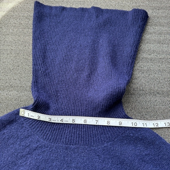 Navy Poncho Soft Sweater w/Turtleneck EUC - Picture 15 of 17